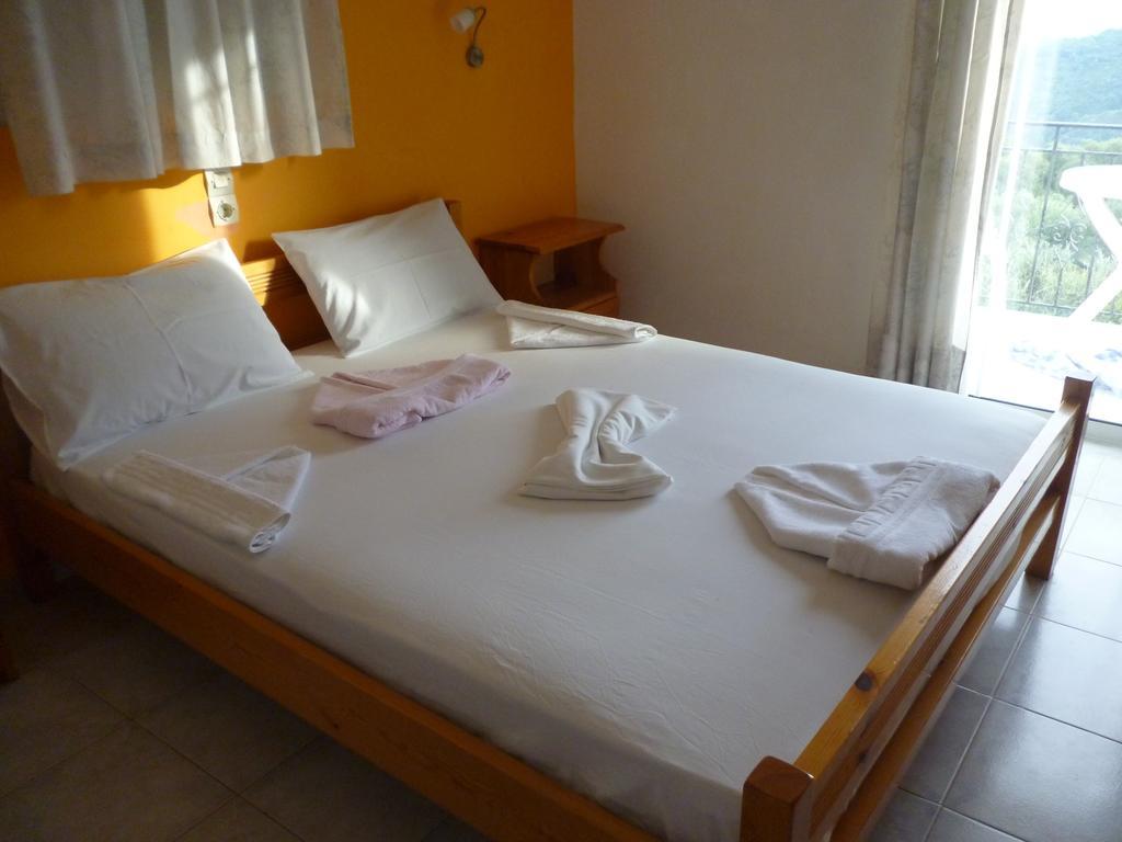 Lichnos Babis Taverna & Rooms Parga Quarto foto